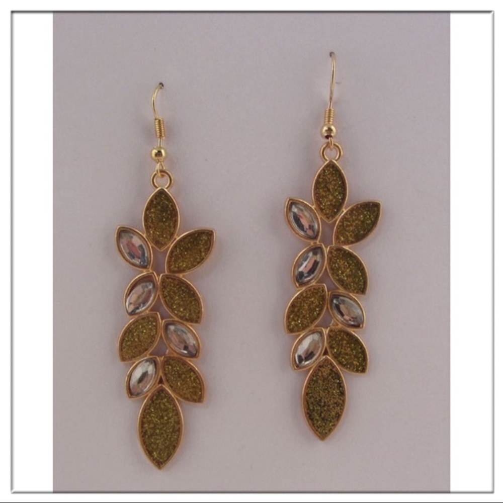 🆕AUCTION PRICE👩🏻‍⚖️Elegant Leaf Earrings